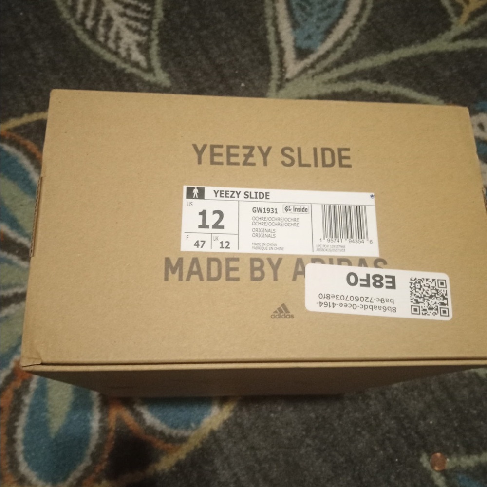 Empty Yeezy brown Box